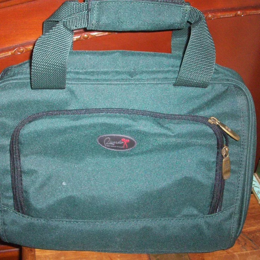 Ricardo Beverly Hills Carry On Toiletry Hanging Travel Bag Suitcase 13x10 inches